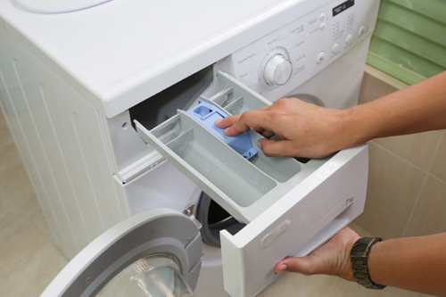 pestaña para sacar el cajetin de detergente